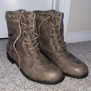 Combat boots